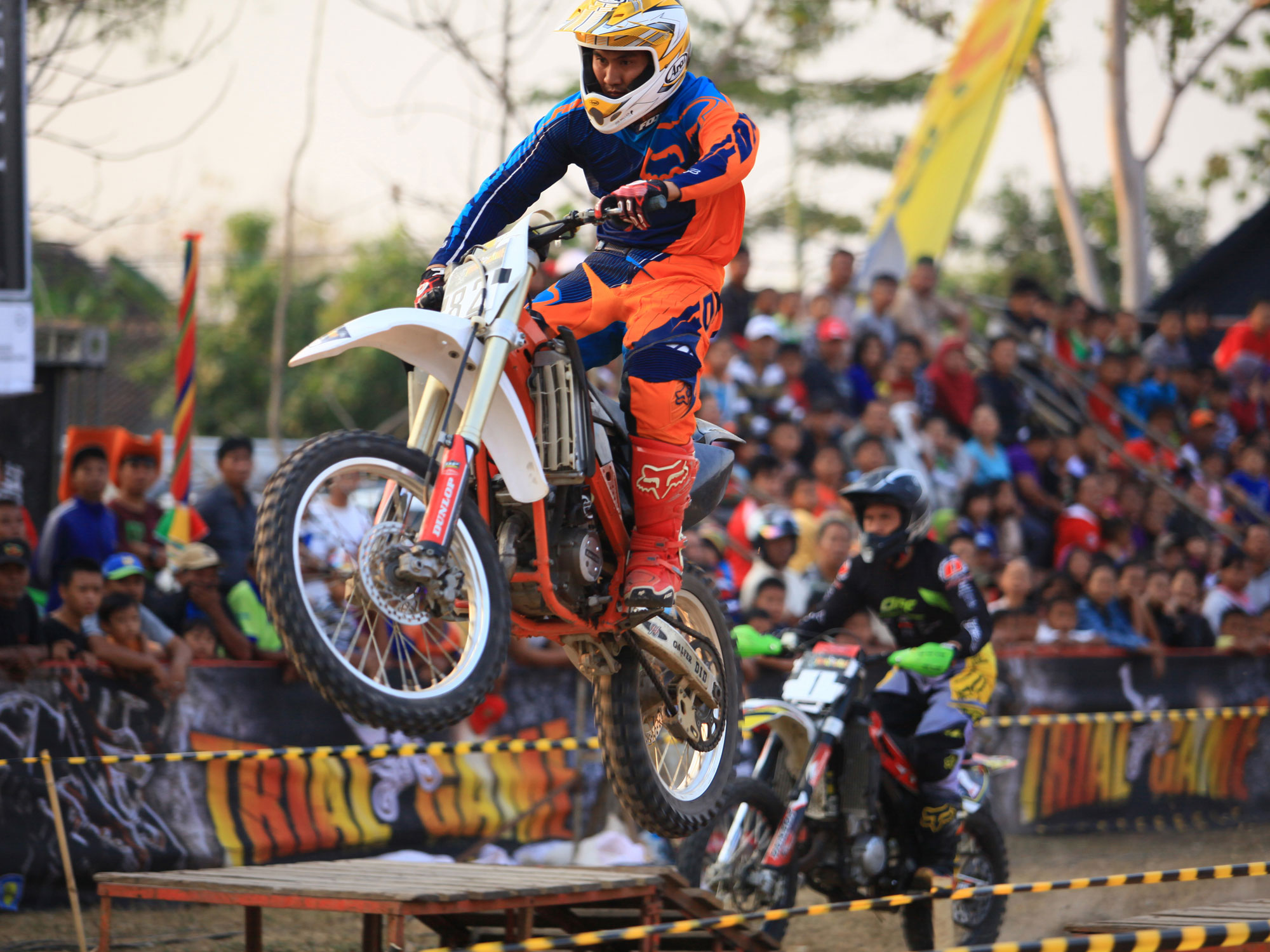 Ribuan mata menyaksikan duel maut dua jawara Trial Game.