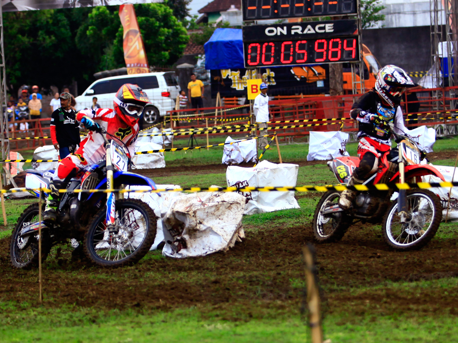 Pembukaan Trial Game seri Ke 10 Di Kota Karanganyar, Diawali dengan kelas campuran open Heat 1 antara Dellas AP VS Samsul Huda