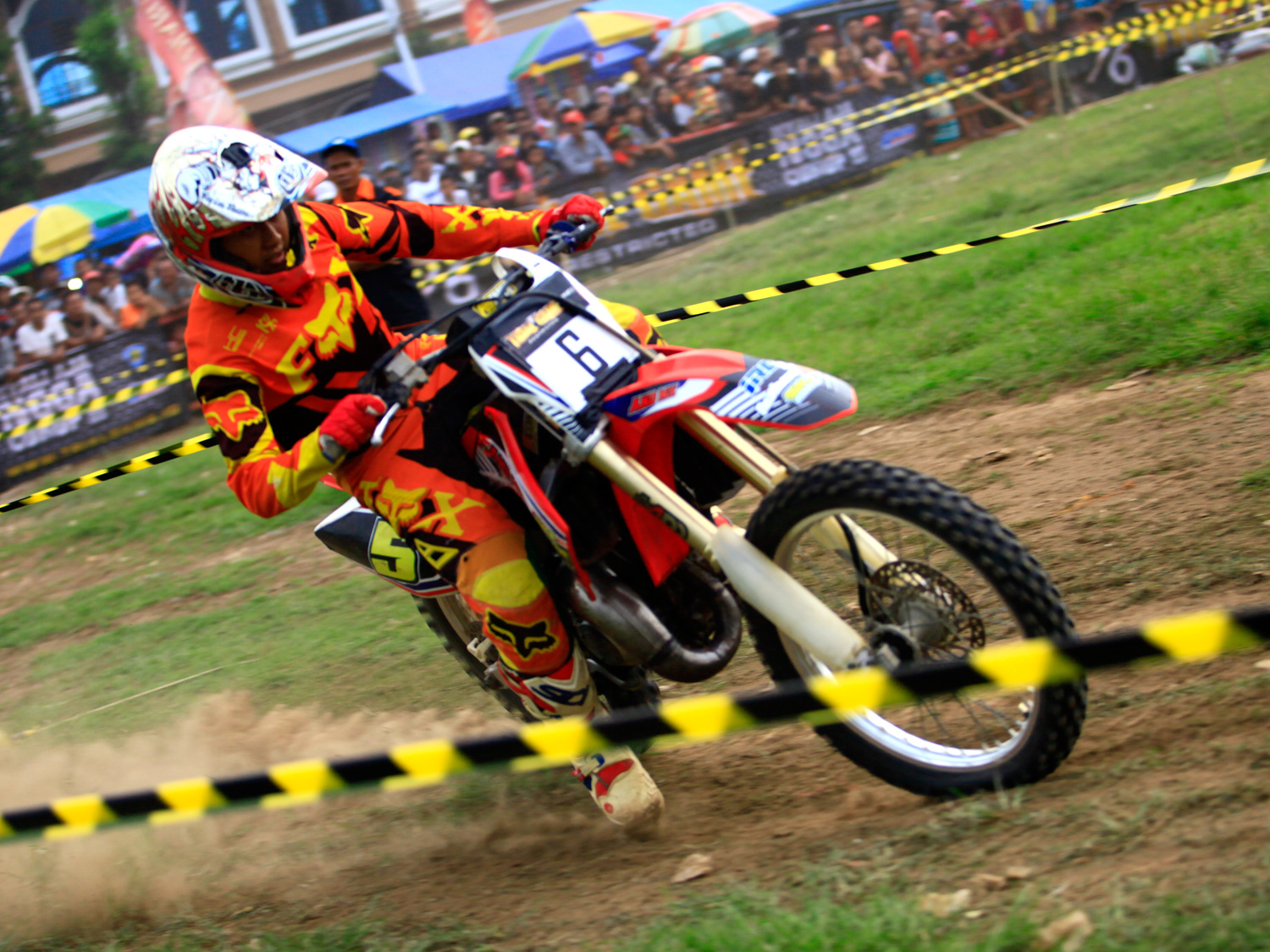 Penampilan dari pembalap asal Tulungagung Fernando Corokong ketika melewati tikungan Trial Game Jember