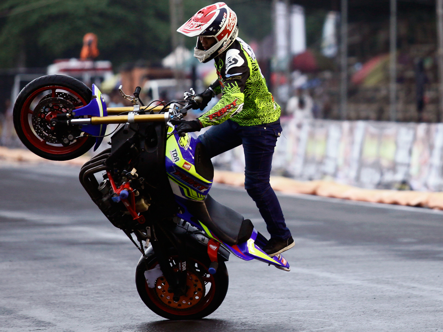 Aksi freestyle Wawan Tembong