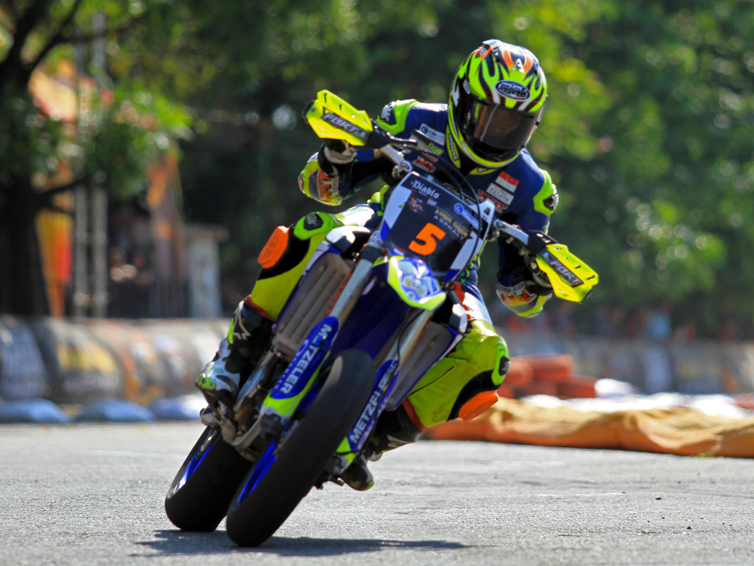 Doni Tata melenggang mulus di moto 1 FFA 450