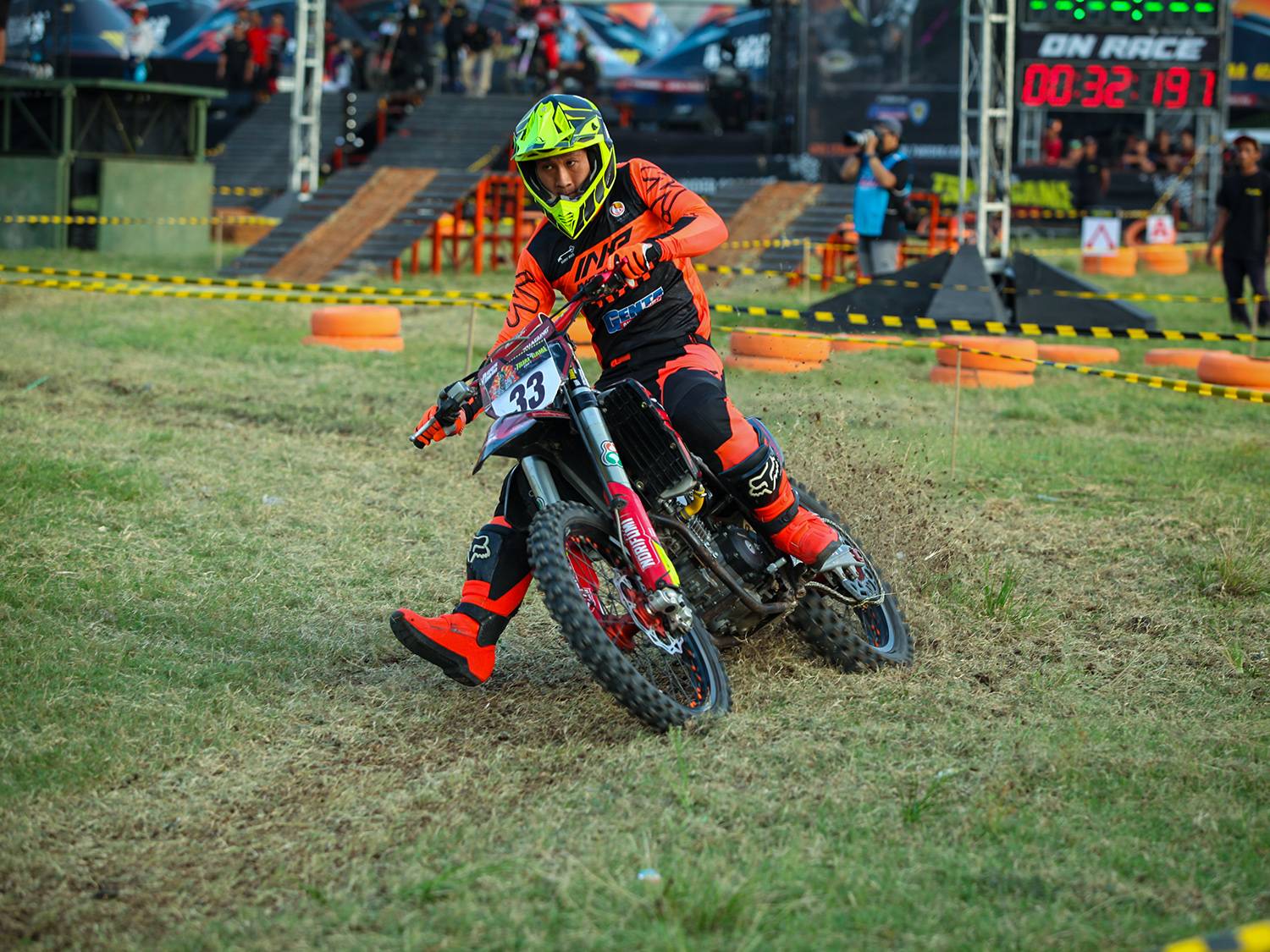aksi dari Ivan harry di kelas campuran open heat 1