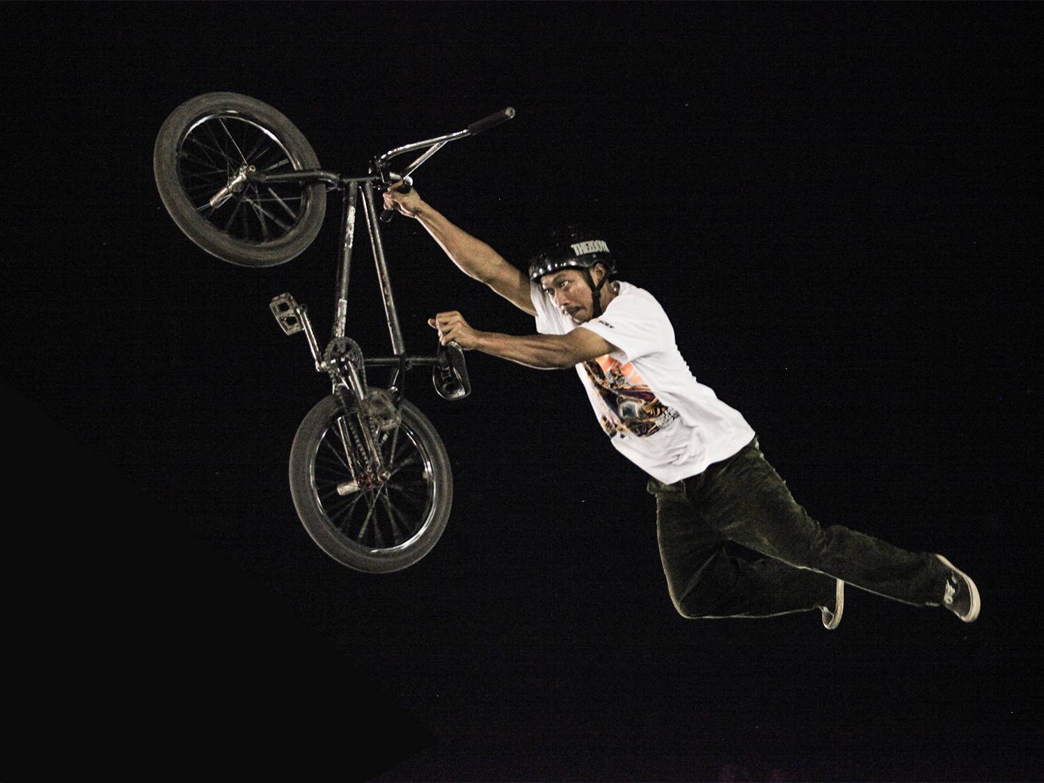 Aksi BMX Freestyle oleh Oni Anggoro