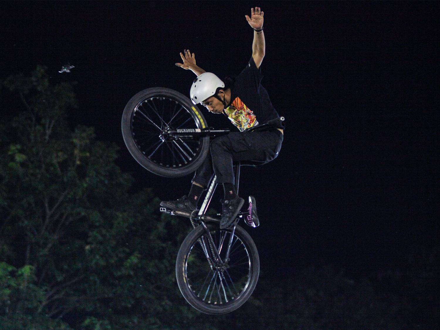 Perform pendukung BMX Freestyle di Trial Game Dirt Kota Semarang