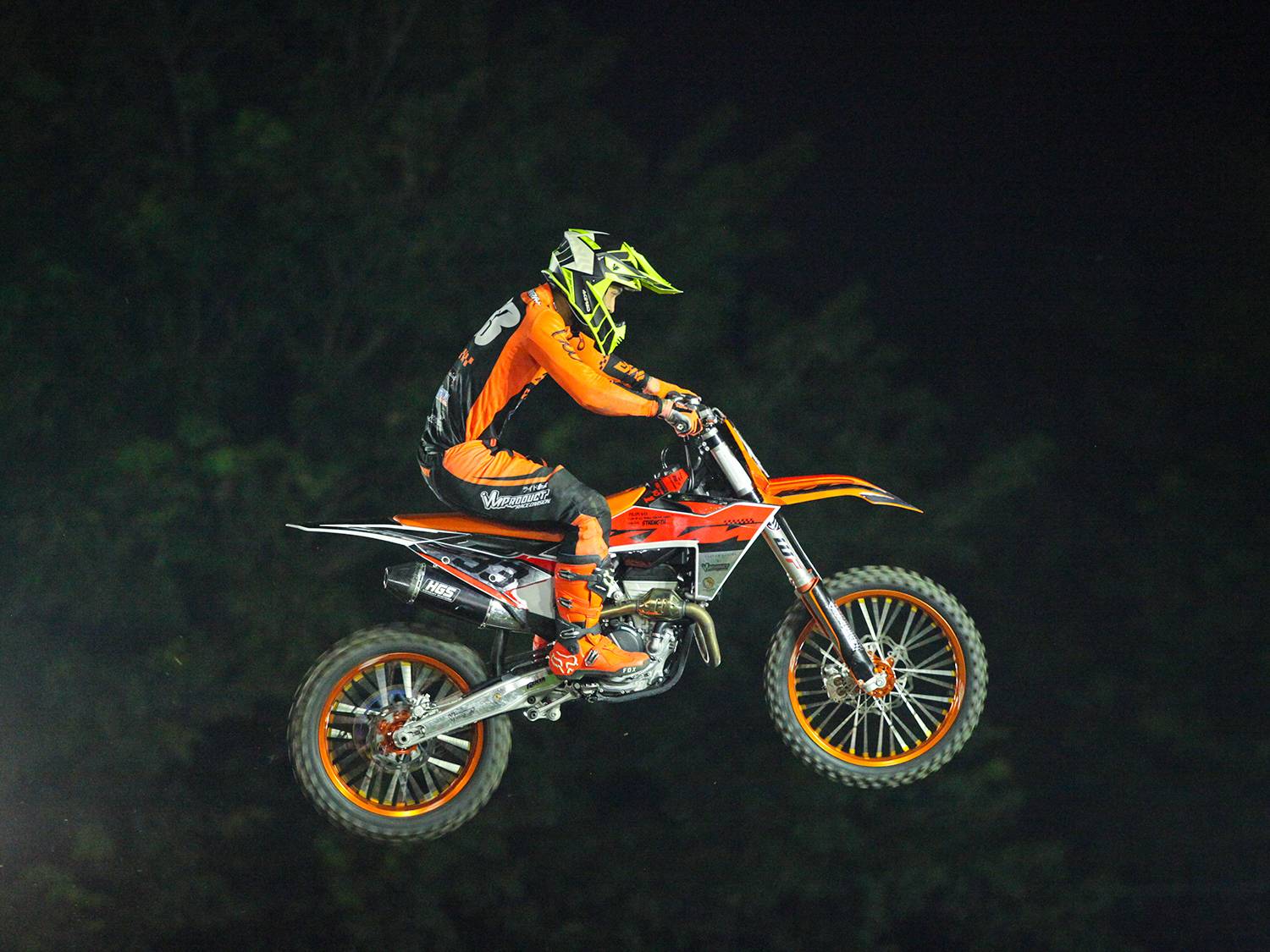 Jumpingan tinggi dari pembalap Ivan Harry di kelas Free For All Heat 2