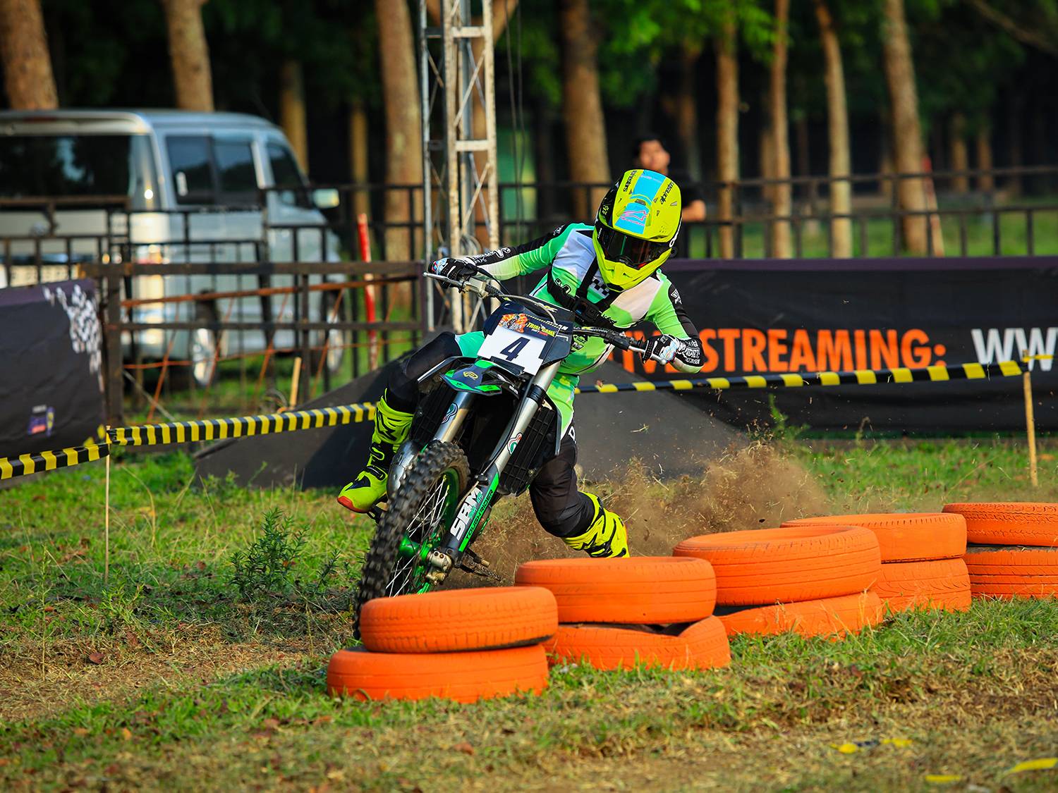 Aksi cornering M. Zidane