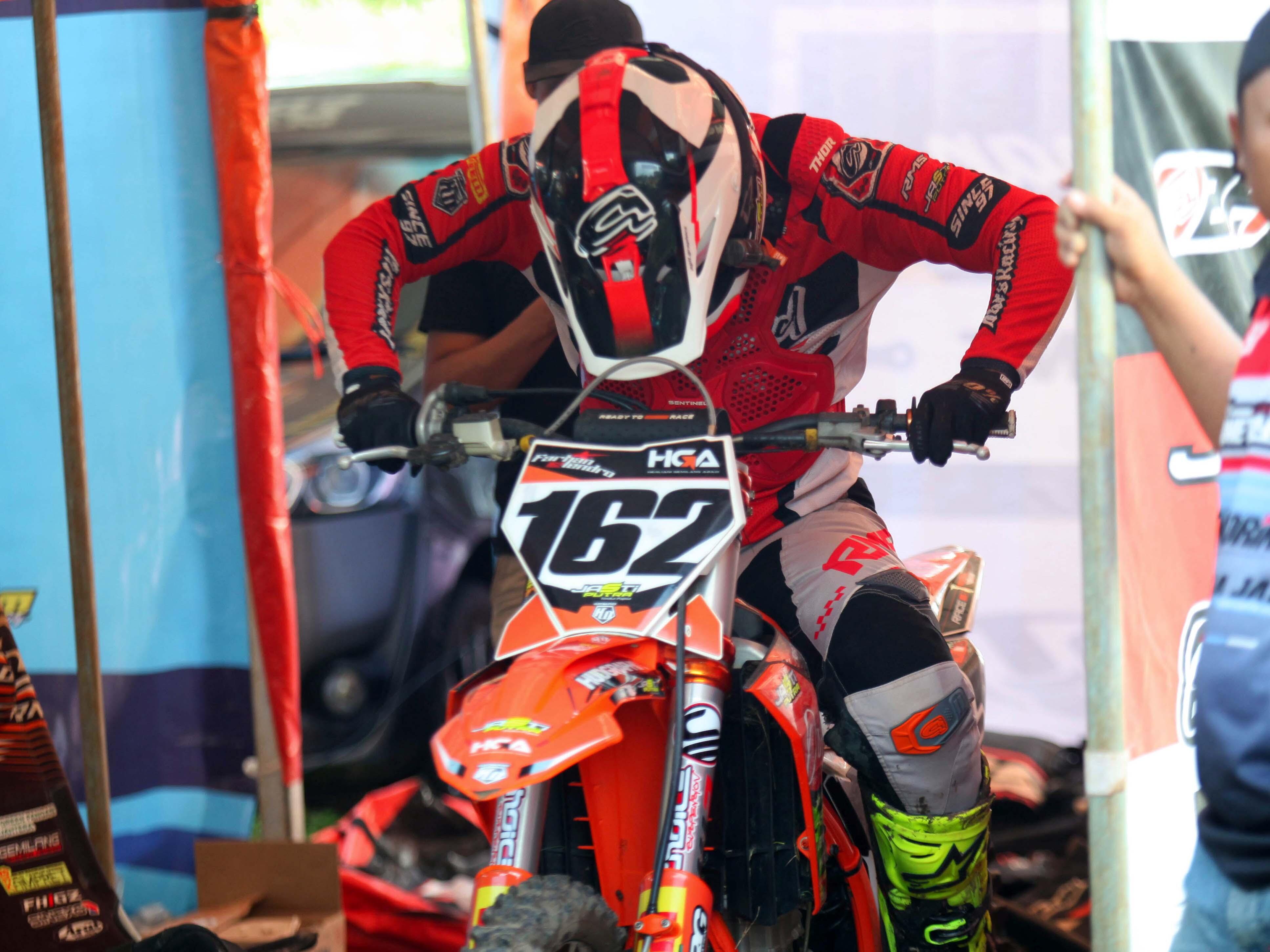 Farhan Hendro tampil perdana di grid paddock 76 Trial Game Dirt sejak mengawali karier motocross