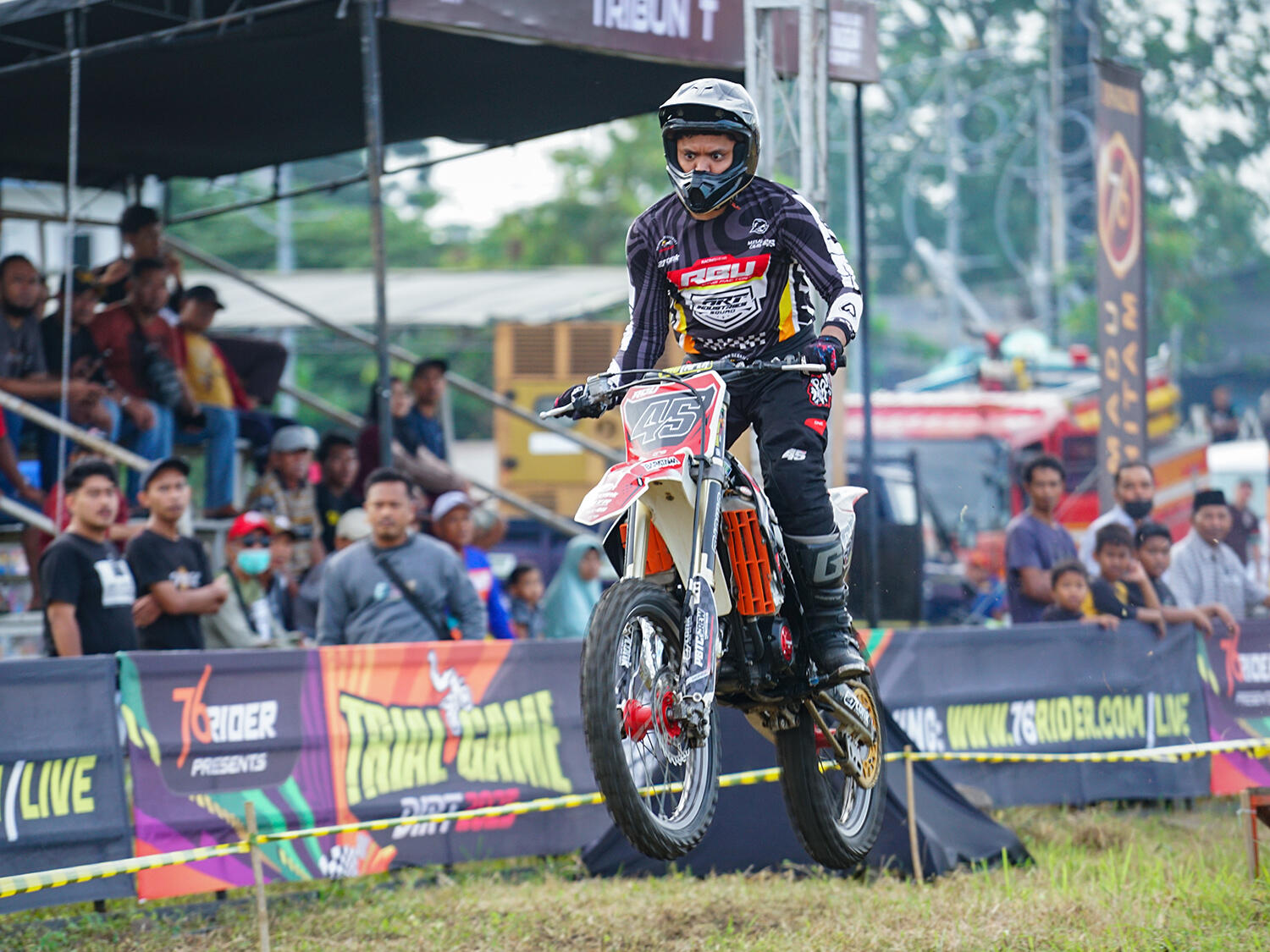 Landing dari Aditya Pradana pembalap asal Kediri